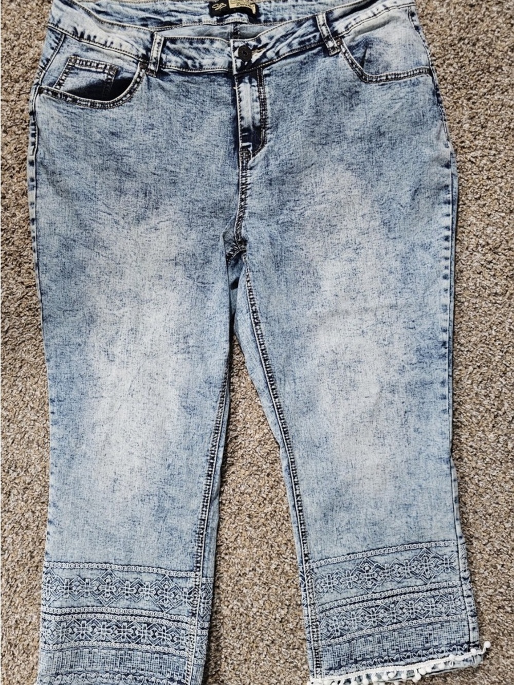 Suzanne Betro Light Wash Cropped Jeans with Embroidered Hem